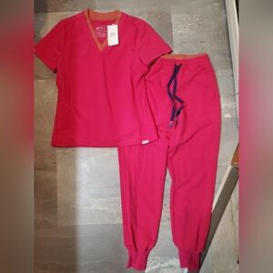 NWT/NWOT Figs Oran scrub set. Slim fit top. Joggers. Hot pink, orange. XXS. 26"
